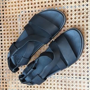 Sorel Chunky Flatform Sandals